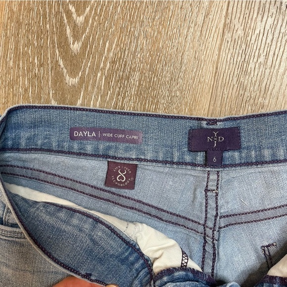 NYJD Cutt Off Shorts Size 6 Jeans Womens Blue Denim Cotton Flat Front Light Blue - Picture 4 of 14